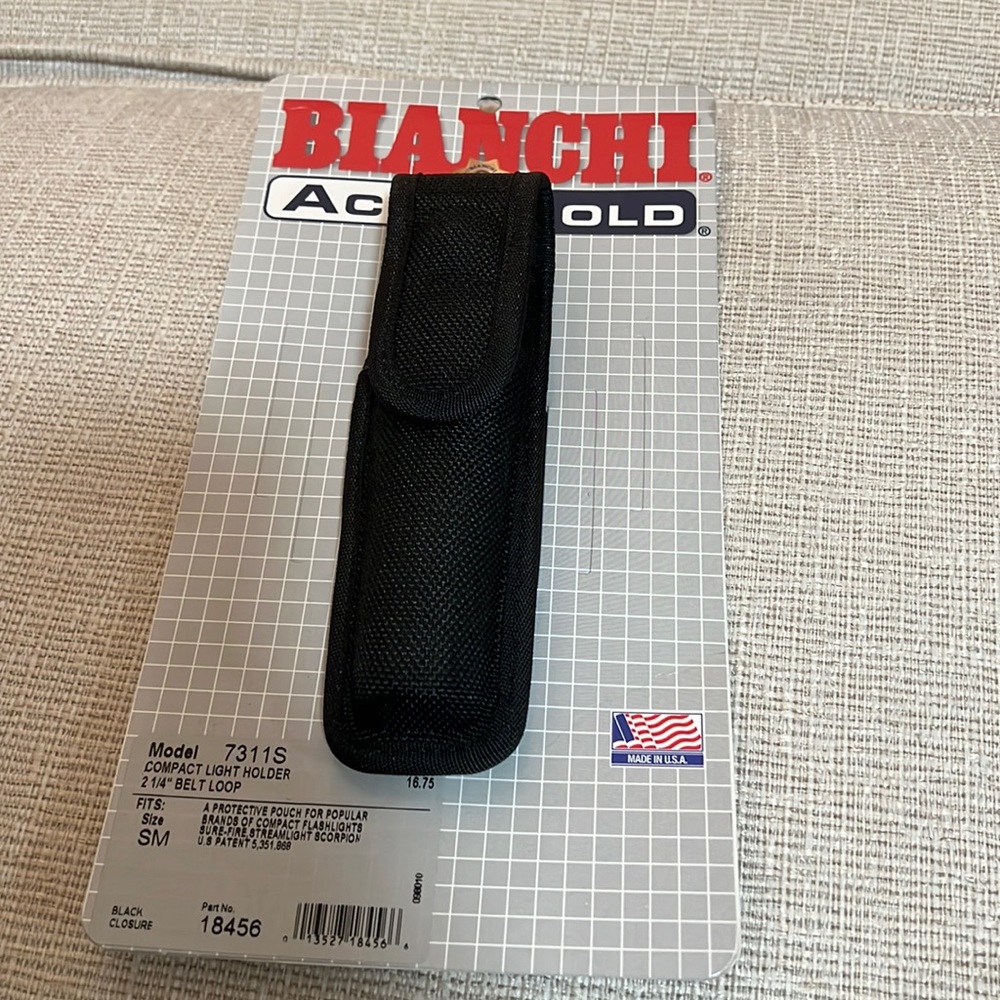 Bianchi  AccuMold trilaminate  webbed 
Compat Lightholder that’s 2 1/4 belt loop